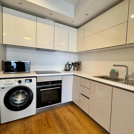 новая стильная у площади таксим, панорамная терраса на крыше Апартаменты *