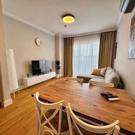 новая стильная у площади таксим, панорамная терраса на крыше Appartement